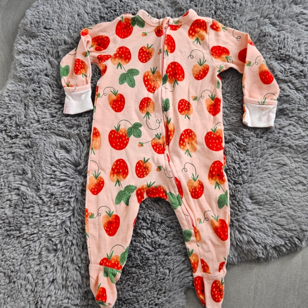 🌷 Old Navy - 100% Cotton Footies Pink Strawberry Print